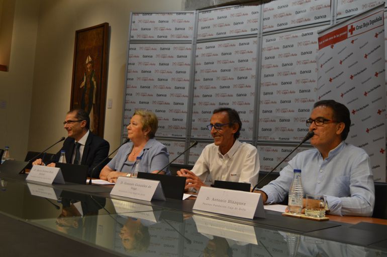 Convenio de colaboración entre Fundación Caja de Ávila, Bankia y Cruz Roja Convenio de colaboración entre Fundación Caja de Ávila, Bankia y Cruz Roja