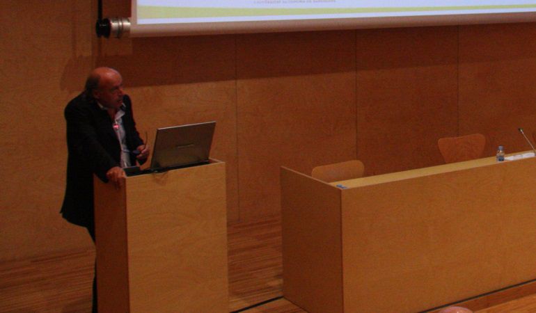 El psiquiatra Santiago Duran-Sindreu durant una conferència El psiquiatra Santiago Duran-Sindreu durant una conferència