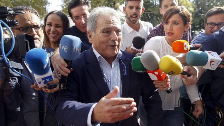 El expresidente de la Diputación de Valencia, Alfonso Rus, a su llegada al juzgado para declarar como imputado en una de las piezas separadas del caso Imelsa, la que investiga contrataciones ficticias de personal en esta empresa pública El expresidente de la Diputación de Valencia, Alfonso Rus, a su llegada al juzgado para declarar como imputado en una de las piezas separadas del caso Imelsa, la que investiga contrataciones ficticias de personal en esta empresa pública