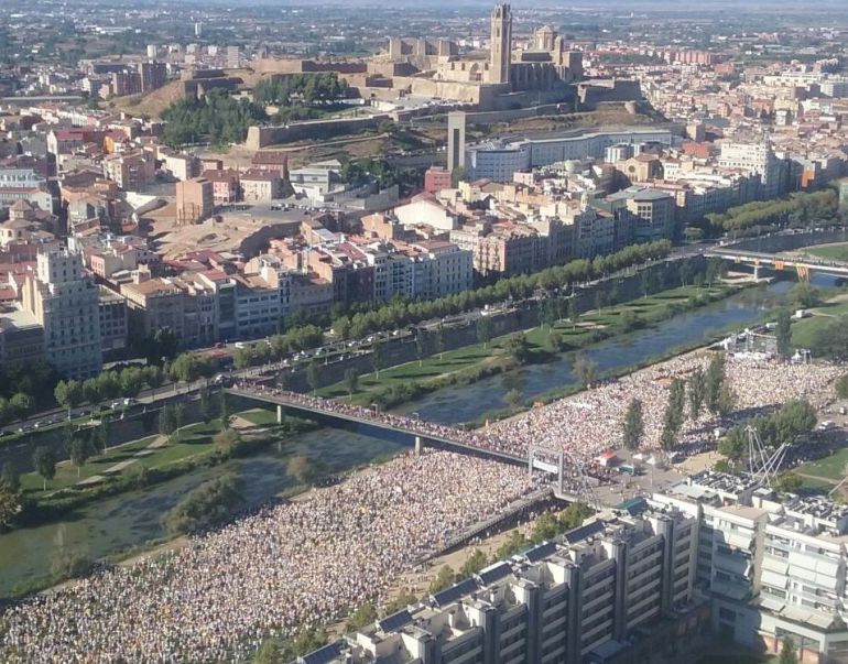 Imatge aèria des de l'helicòpter, de la multitudinària diada a Lleida Imatge aèria des de l'helicòpter, de la multitudinària diada a Lleida