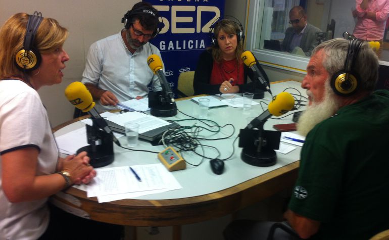 Los candidatos de PSdeG, Juan Diz Villoslada, En Marea, Carmen Santos, y BNG, Xosé Luis Rivas Mini, con Aida Pena en el estudio de Radio Galicia Los candidatos de PSdeG, Juan Diz Villoslada, En Marea, Carmen Santos, y BNG, Xosé Luis Rivas Mini, con Aida Pena en el estudio de Radio Galicia