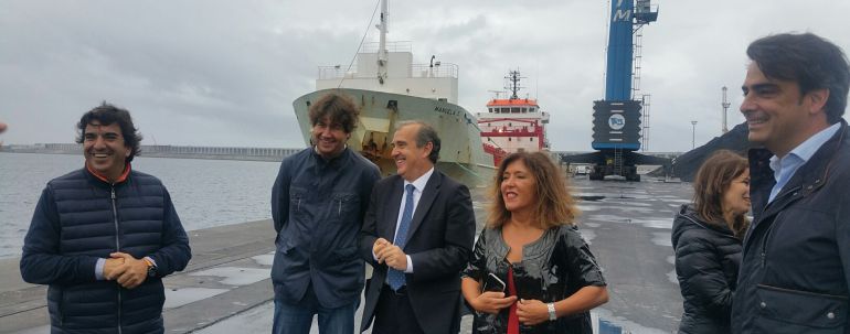 El PP de A Coruña visita el Puerto Exterior El PP de A Coruña visita el Puerto Exterior