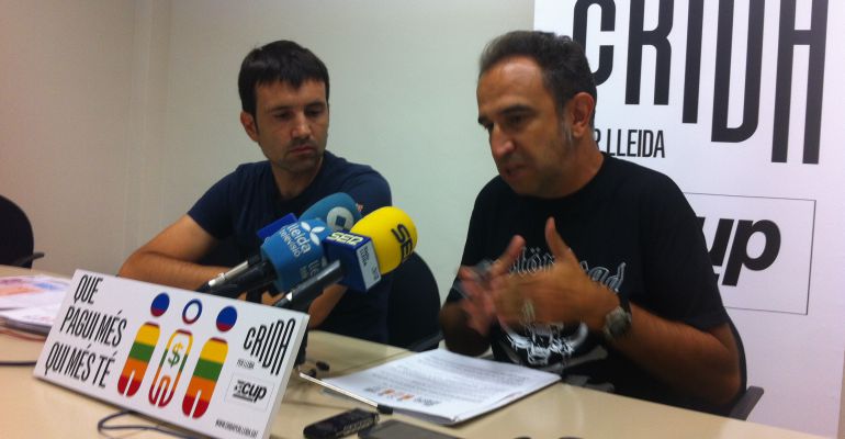 Els regidors de la Crida-CUP, Pau Juvillà i Francesc Gabarrell en roda de premsa. Els regidors de la Crida-CUP, Pau Juvillà i Francesc Gabarrell en roda de premsa.