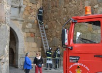 Reparan la red de seguridad del Arco del Alcazar
