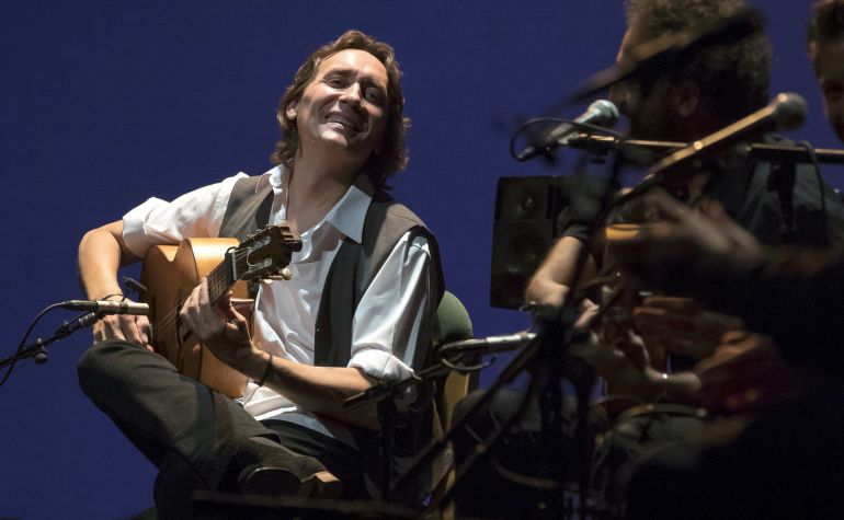 l guitarrista Vicente Amigo durante su actuación en el Teatro de La Maestranza de Sevilla dentro de la Bienal de Flamenco. l guitarrista Vicente Amigo durante su actuación en el Teatro de La Maestranza de Sevilla dentro de la Bienal de Flamenco.