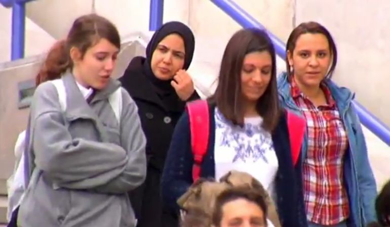 Takwa podrá asistir con hiyab a sus clases Takwa podrá asistir con hiyab a sus clases