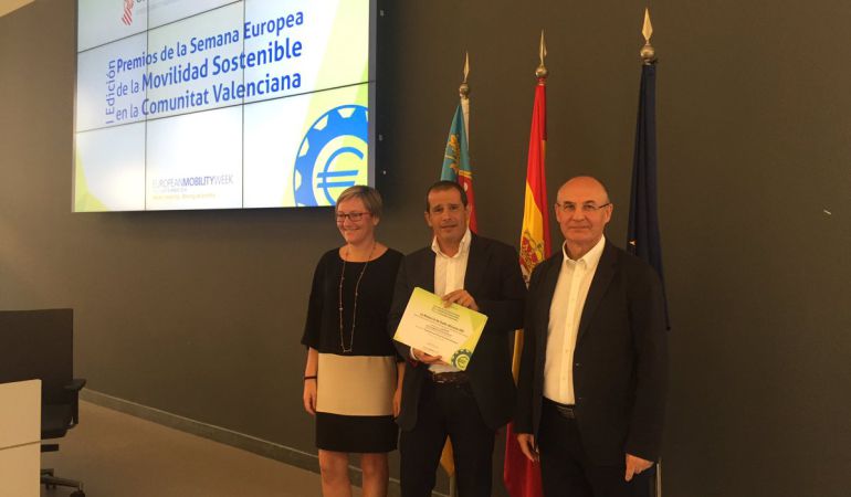 María José Salvador, consellera de Vivienda, Obras Públicas y Vertebración del Terriotorio; Carlos Arcaya, jefe de Contenidos de Radio Alicante, y Carlos Domingo Soler, director general de Obras Públicas, Transporte y Movilidad María José Salvador, consellera de Vivienda, Obras Públicas y Vertebración del Terriotorio; Carlos Arcaya, jefe de Contenidos de Radio Alicante, y Carlos Domingo Soler, director general de Obras Públicas, Transporte y Movilidad