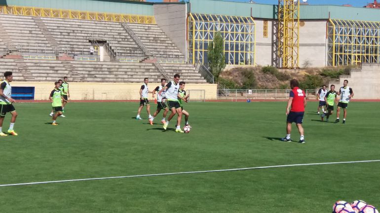 Entrenamiento del Numancia en el Anexo de Los Pajaritos. Entrenamiento del Numancia en el Anexo de Los Pajaritos.