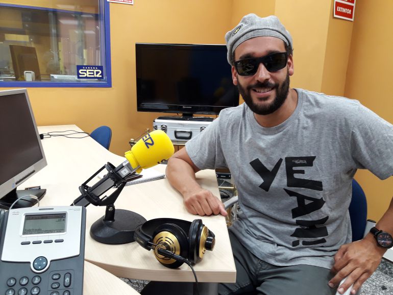 El doctor Jesús Candel en su personaje de Spiriman. El doctor Jesús Candel en su personaje de Spiriman.
