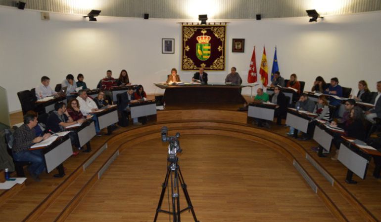 Los diferentes grupos municipales en el Pleno Los diferentes grupos municipales en el Pleno