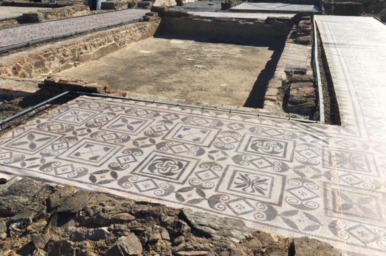 Mosaicos y muros de la villa romana La Majona Mosaicos y muros de la villa romana La Majona