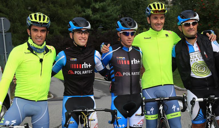 Alberto Contador e Ivan Basso (de amarillo) durante la subida al Passo Gavia. El italiano acompañará al pinteño en Trek Segafredo como consultor técnico y encargado de las relaciones entre corredores y staff. Alberto Contador e Ivan Basso (de amarillo) durante la subida al Passo Gavia. El italiano acompañará al pinteño en Trek Segafredo como consultor técnico y encargado de las relaciones entre corredores y staff.