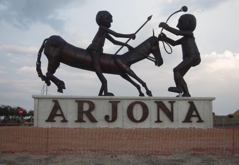 Monumento en una de las ntradas a Arjona Monumento en una de las ntradas a Arjona