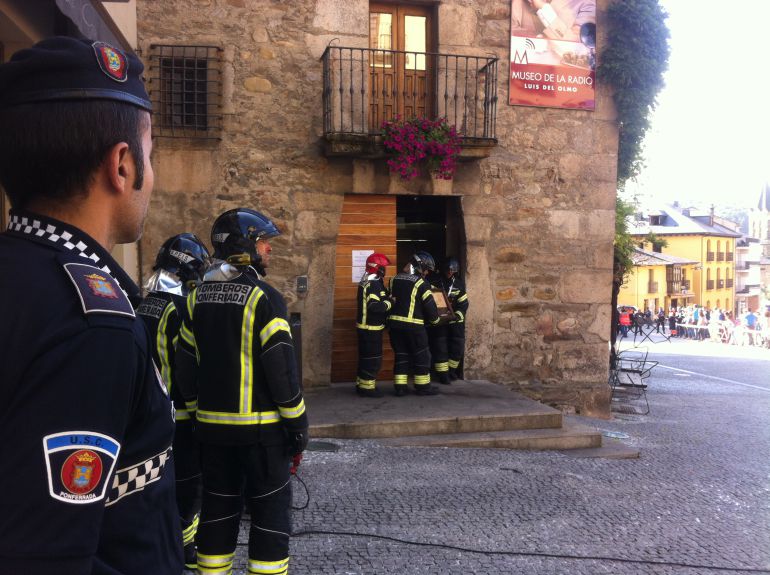 Unos 40 efectivos participaron entre policía municiipal, bomberos, protección civil,y personal especializado de museos, archivos y bibliotecas Unos 40 efectivos participaron entre policía municiipal, bomberos, protección civil,y personal especializado de museos, archivos y bibliotecas