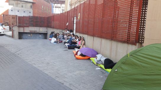 Esperando a Malú en la Plaza de Toros Esperando a Malú en la Plaza de Toros