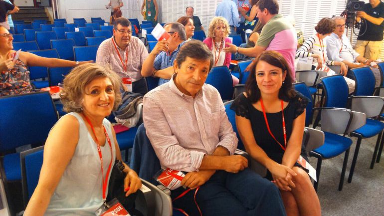 En la foto, de izquierda a derecha, Maria Luisa Carcedo, Javier Fernández y Adriana Lastra En la foto, de izquierda a derecha, Maria Luisa Carcedo, Javier Fernández y Adriana Lastra
