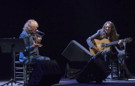 El cantaor José Mercé y el guitarrista Tomatito, durante la representación en el Teatro de La Maestranza de Sevilla de su espectáculo "Antología del Cante Flamenco", con el que se clausura la Bienal de Flamenco de Sevilla. El cantaor José Mercé y el guitarrista Tomatito, durante la representación en el Teatro de La Maestranza de Sevilla de su espectáculo "Antología del Cante Flamenco", con el que se clausura la Bienal de Flamenco de Sevilla.