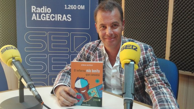 Manuel Cózar nos anuncia la presentación del libro "El infierno más bonito que conozco". Manuel Cózar nos anuncia la presentación del libro "El infierno más bonito que conozco".