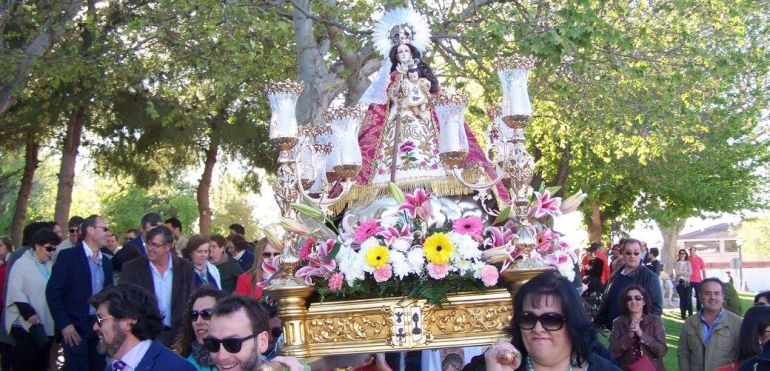 Imagen de la Virgen de Magaceda en romería Imagen de la Virgen de Magaceda en romería
