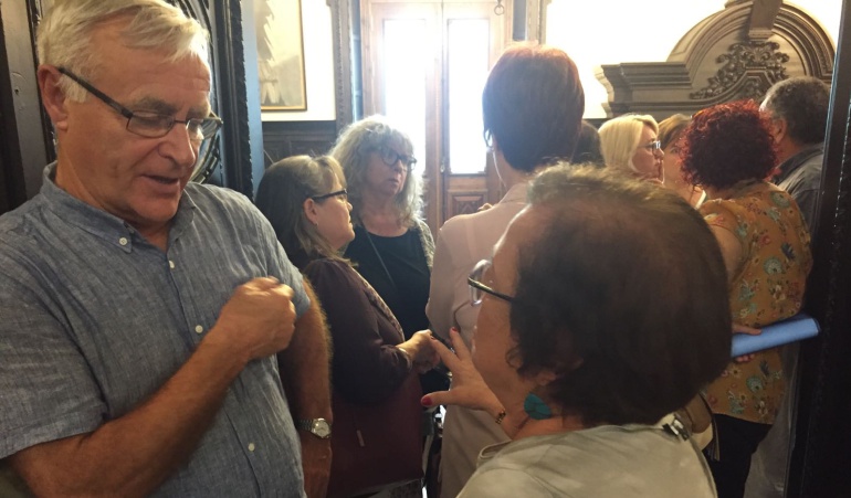 Ribó conversa con Pepa Dasí, de la Asociación de Vecinos del Cabanyal Ribó conversa con Pepa Dasí, de la Asociación de Vecinos del Cabanyal