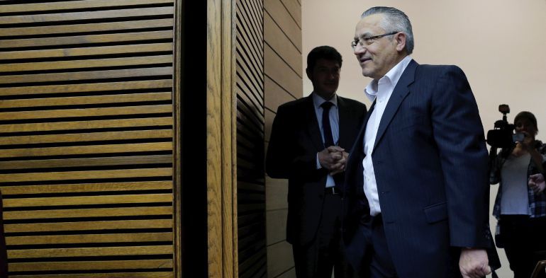 Domínguez abandona el grupo popular tras abrir el TSJ una causa contra él Domínguez abandona el grupo popular tras abrir el TSJ una causa contra él