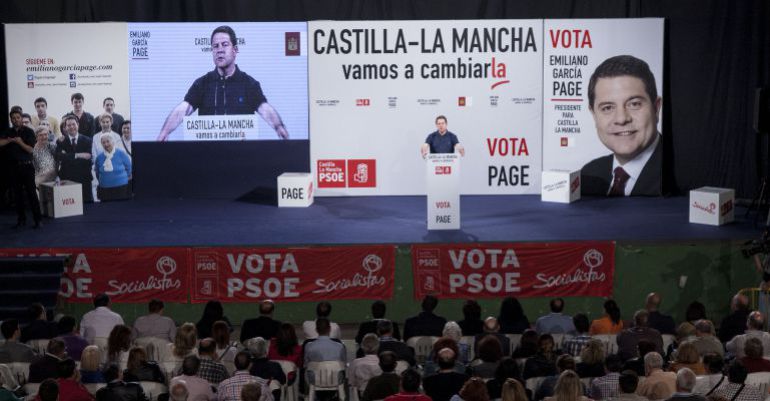 El presidente de Castilla-La Mancha multado por difundir una campaña institucional en elecciones El presidente de Castilla-La Mancha multado por difundir una campaña institucional en elecciones
