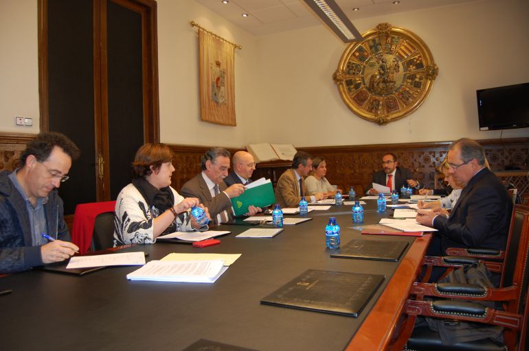 El Patronato de la Uned acuerda incrementar el salario de los profesores en un 10% El Patronato de la Uned acuerda incrementar el salario de los profesores en un 10%