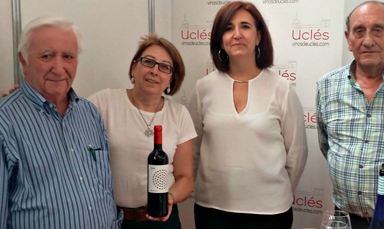 Lola Núñez, en el centro, junto con la alcaldesa de San Clemente, Marisol Herrera Lola Núñez, en el centro, junto con la alcaldesa de San Clemente, Marisol Herrera