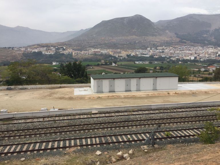 Vías del tren en Loja (Granada) sin actividad de obreros Vías del tren en Loja (Granada) sin actividad de obreros