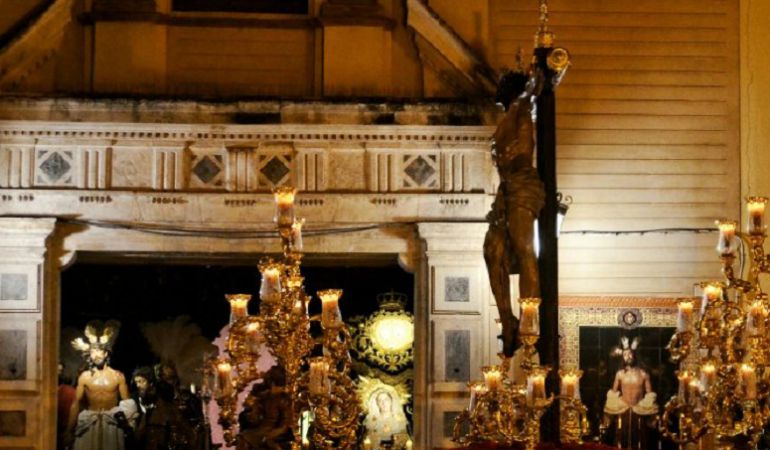 Esta imagen del Cristo de la Expiración ante la capilla de Jesús Despojado volverá a repetirse el próximo Lunes Santo Esta imagen del Cristo de la Expiración ante la capilla de Jesús Despojado volverá a repetirse el próximo Lunes Santo