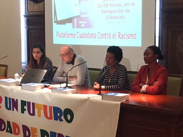 La Plataforma Ciudadana contra el Racismo denunció esta semana el bloqueo de la entrada en vigor del nuevo procedimiento de acceso a la nacionalidad española por residencia La Plataforma Ciudadana contra el Racismo denunció esta semana el bloqueo de la entrada en vigor del nuevo procedimiento de acceso a la nacionalidad española por residencia