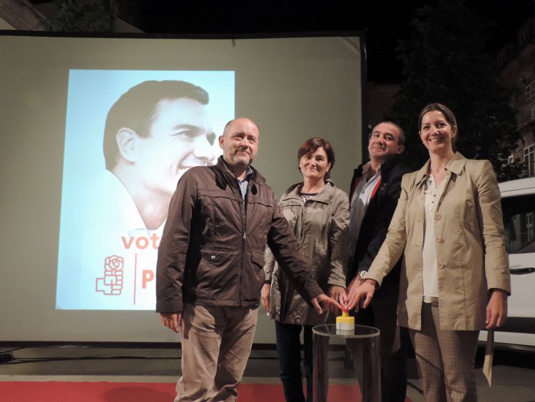 La diputada del PSOE por la provincia de Lugo, Margarita Pérez Herráiz, con otros cargos del partido La diputada del PSOE por la provincia de Lugo, Margarita Pérez Herráiz, con otros cargos del partido