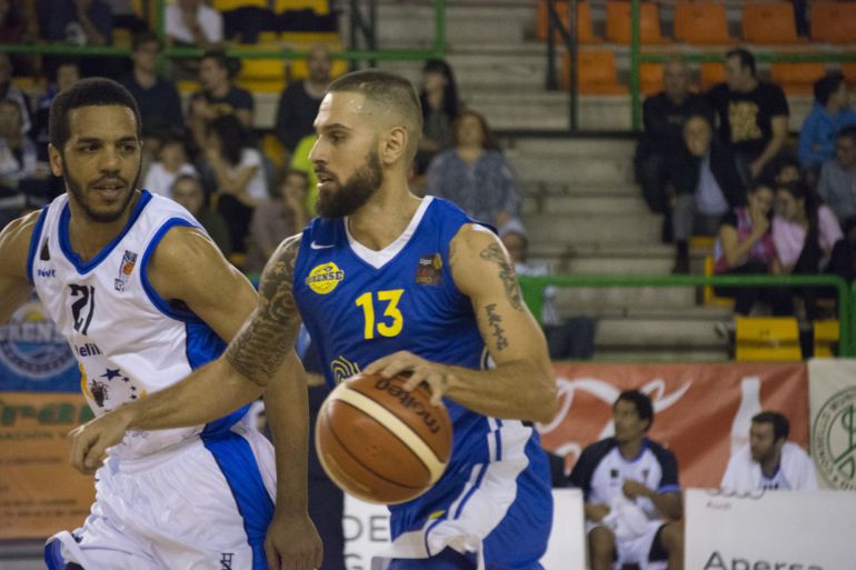 Tercera victoria de liga del COB en el Pazo, frente a Melilla 77 a 72 Tercera victoria de liga del COB en el Pazo, frente a Melilla 77 a 72