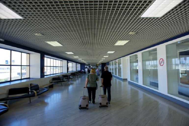 Aumentan los viajeros en Sevilla y bajan las pernoctaciones en la capital Aumentan los viajeros en Sevilla y bajan las pernoctaciones en la capital