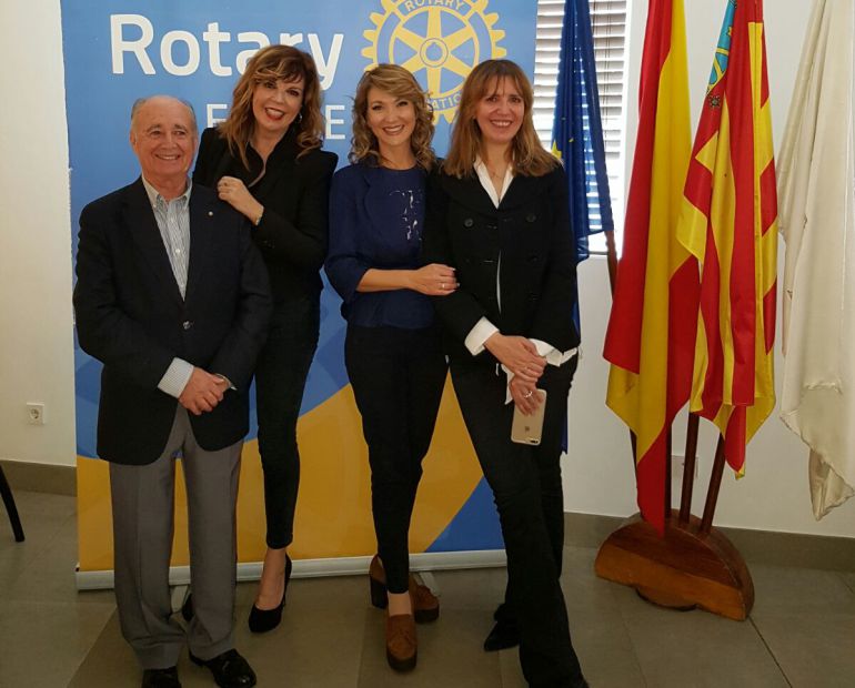 Belinda Washington y miembros del Rotary Club Belinda Washington y miembros del Rotary Club