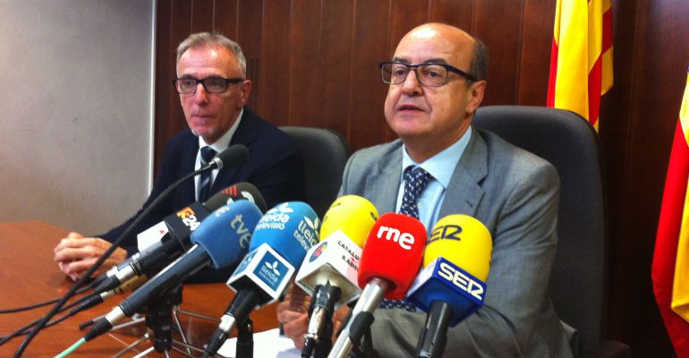 A la dreta el president del TSJC, José María Barrientos i a l'esquerra, el president de l'Audiència de Lleida, Francesc Segura.
A la dreta el president del TSJC, José María Barrientos i a l'esquerra, el president de l'Audiència de Lleida, Francesc Segura.
