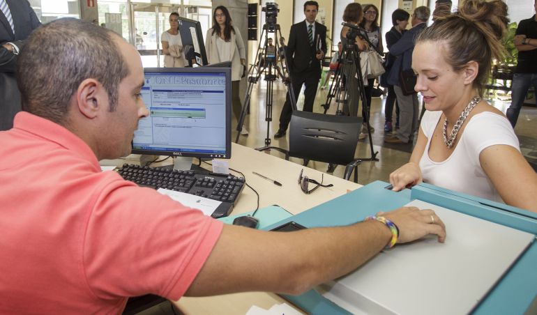 Horas extra para desbloquear las oficinas del DNI Horas extra para desbloquear las oficinas del DNI