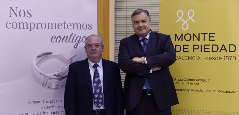 Vicente Sifre, director del Monte de Piedad, y Antonio Vidal, gerente de Fundación Bancaja.
Vicente Sifre, director del Monte de Piedad, y Antonio Vidal, gerente de Fundación Bancaja.
