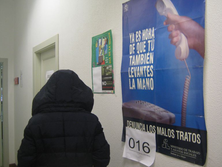 La denunciante oculta su rostro el día de las declaraciones judiciales La denunciante oculta su rostro el día de las declaraciones judiciales