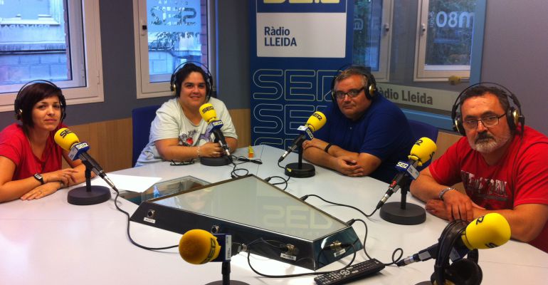 D'esquerra a dreta Silvia Bria, Mery Vázquez, Joan Carles Ferrer i Txema Serrano del Club la Bruixola de Salut Mental Ponent D'esquerra a dreta Silvia Bria, Mery Vázquez, Joan Carles Ferrer i Txema Serrano del Club la Bruixola de Salut Mental Ponent