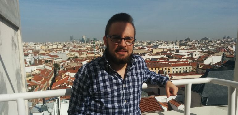 Daniel Román, enfermero en la ONG Nuevo Futuro Sirio, en la terraza de la SER. Daniel Román, enfermero en la ONG Nuevo Futuro Sirio, en la terraza de la SER.
