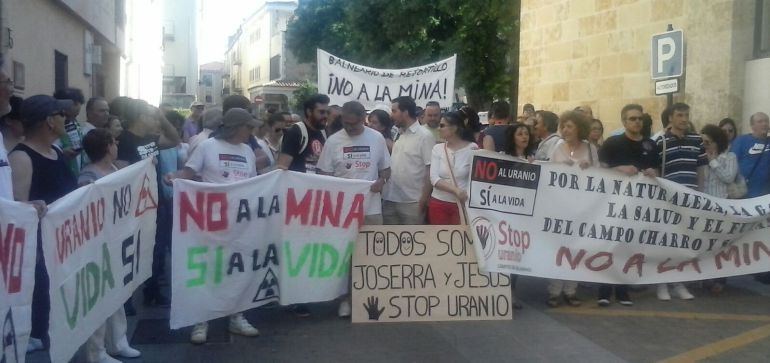 Imagen de archivo de la concentración convocada por Stop Uranio en Ciudad Rodrigo, en el acto de conciliación entre miembros de la plataforma y la empresa Imagen de archivo de la concentración convocada por Stop Uranio en Ciudad Rodrigo, en el acto de conciliación entre miembros de la plataforma y la empresa