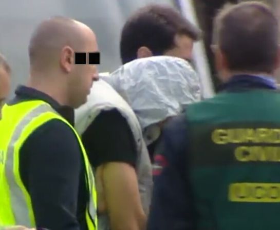 Reconstrucción crimen de Pioz. La Guardia Civil explica el trabajo en laboratorio para encontrar pruebas de los crímenes de Pioz: 700 muestras analizó el laboratorio de la Guardia Civil en el crimen de Pioz Reconstrucción crimen de Pioz. La Guardia Civil explica el trabajo en laboratorio para encontrar pruebas de los crímenes de Pioz: 700 muestras analizó el laboratorio de la Guardia Civil en el crimen de Pioz