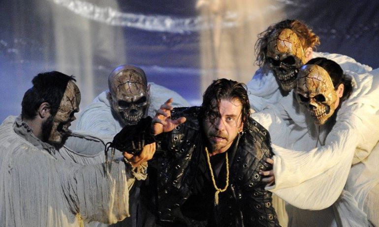 Momento de la representación de Don Juan en Alcalá. Momento de la representación de Don Juan en Alcalá.
