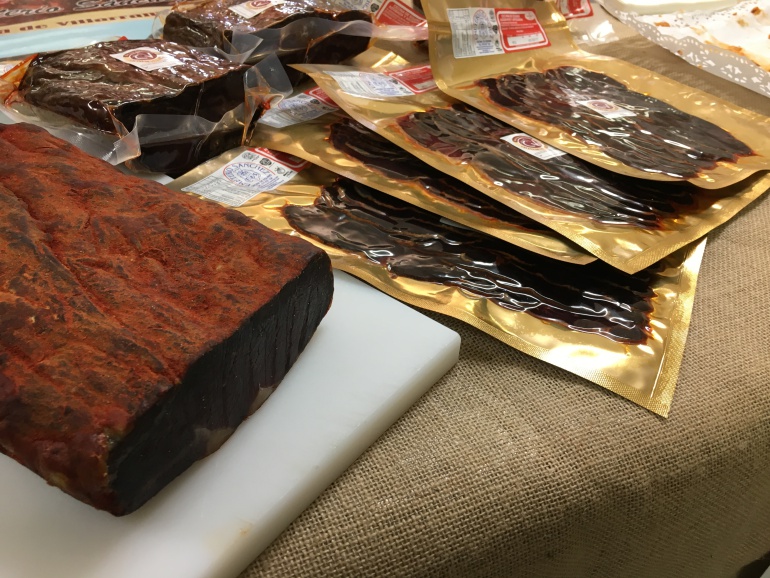 La cecina es un producto cárnico curado ligado a la historia y la tradición del municipio de Villarramiel (Palencia) La cecina es un producto cárnico curado ligado a la historia y la tradición del municipio de Villarramiel (Palencia)
