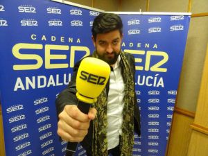 Manu Sánchez en el estudio de Radio Sevilla Manu Sánchez en el estudio de Radio Sevilla