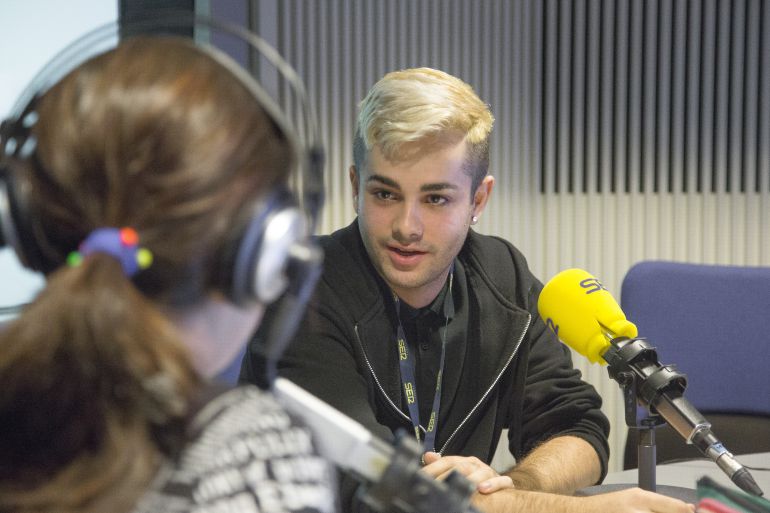 Jorge De Paul denunciando una agresión homófoba en los micrófonos de Hoy por Hoy Madrid Jorge De Paul denunciando una agresión homófoba en los micrófonos de Hoy por Hoy Madrid