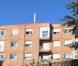 Piden la retirada de una antena de telefonía en la calle Tello Téllez Piden la retirada de una antena de telefonía en la calle Tello Téllez
