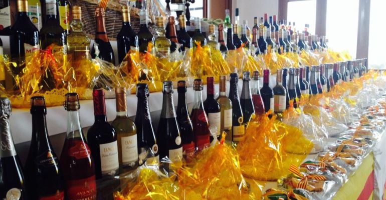 Els obsequis de la Rifa de la Confitura a l'Orfeó. Els obsequis de la Rifa de la Confitura a l'Orfeó.