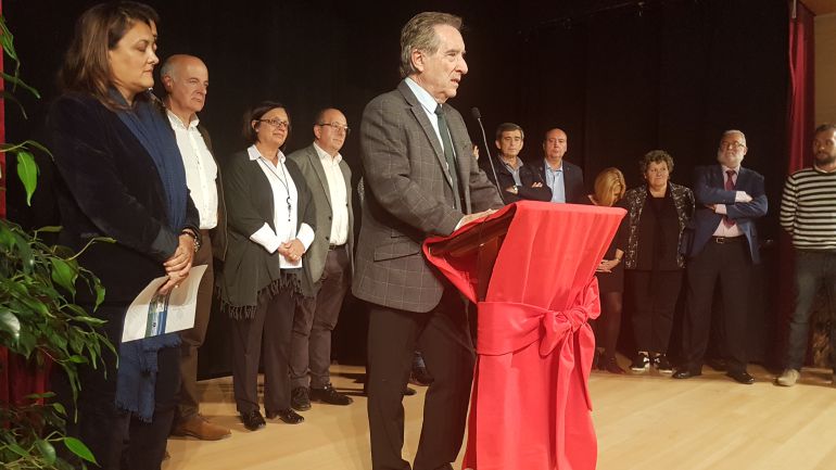 Iñaki Gabilondo recibe el galardón que otorga la asociación Villas Marineras Iñaki Gabilondo recibe el galardón que otorga la asociación Villas Marineras